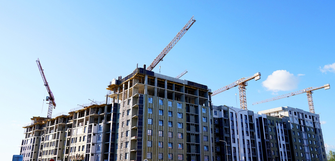 El Gobiernu d'Asturies refuerza la so aposta pola ampliación del parque públicu de vivienda con la cesión de 5.700 metros cuadrados en Oviedo y Villaviciosa